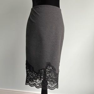 Vince Camuto skirt w lace detail. Size 0 or Small